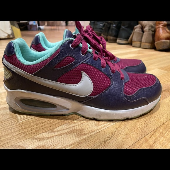 Nike - Picture 2 of 4